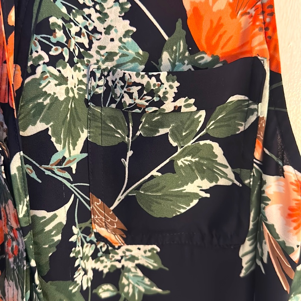 Blouse- Floral Pattern - Picture 3 of 8